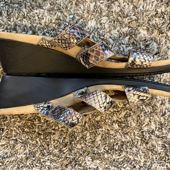 Vionic Snakeskin Pattern Sandals 9 - Picture 2 of 5